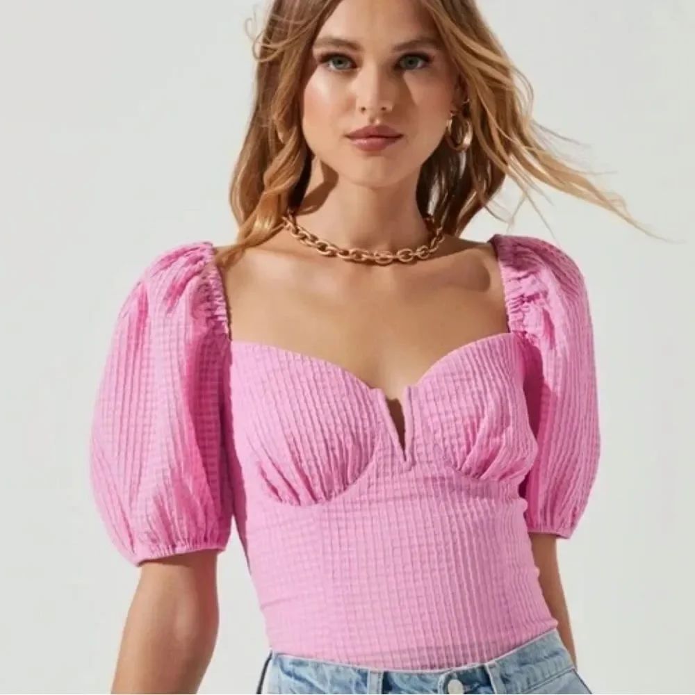 ASTR The Label Daydreamer Seersucker Sweetheart Puff Sleeve Top